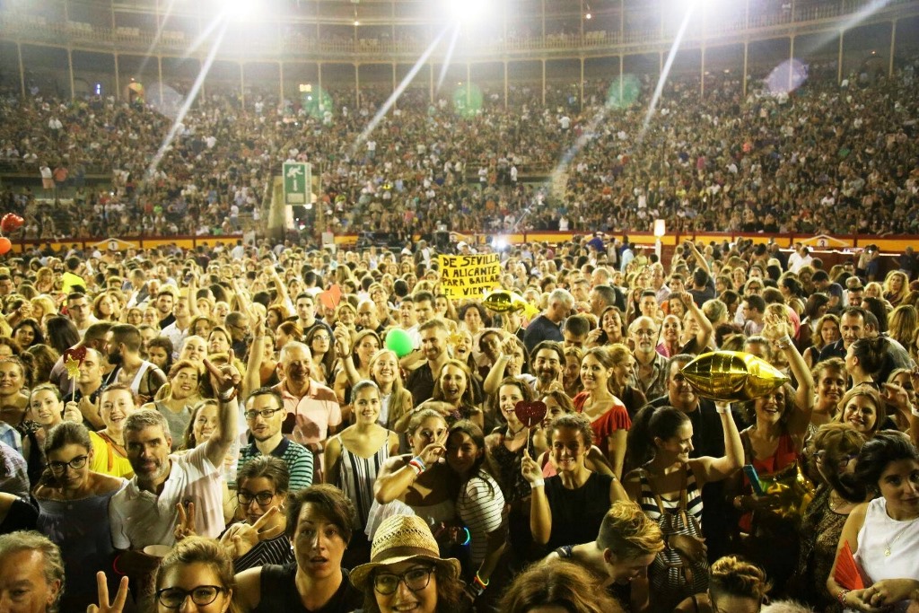 Manuel Carrasco en la Plaza de Toros de Alicante